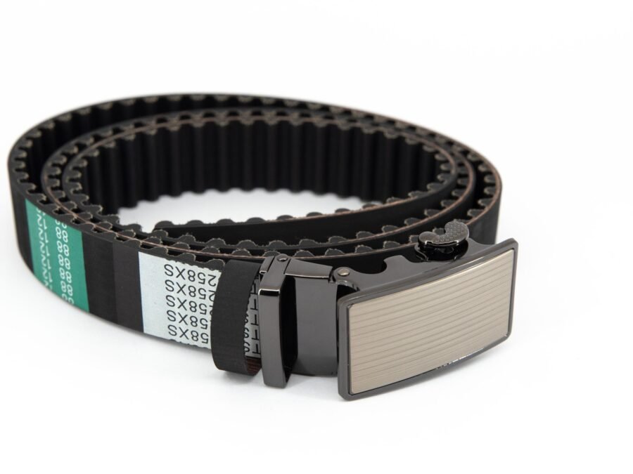 Variklio paskirstymo diržas su automatine sagtimi