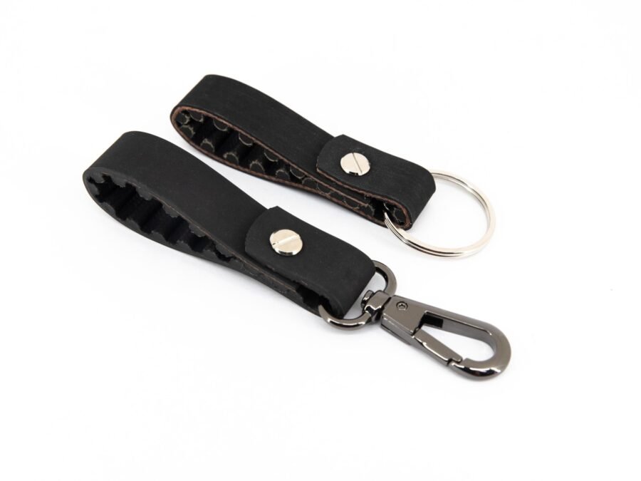 Dvigubas raktų pakabukas iš variklio diržo