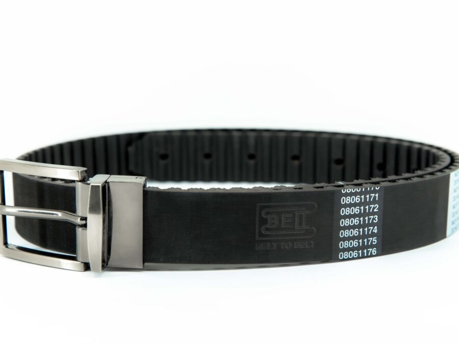 Variklio paskirstymo diržas su apsukama sagtimi