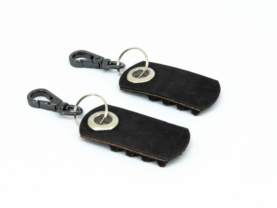 Raktų pakabukas iš variklio diržo