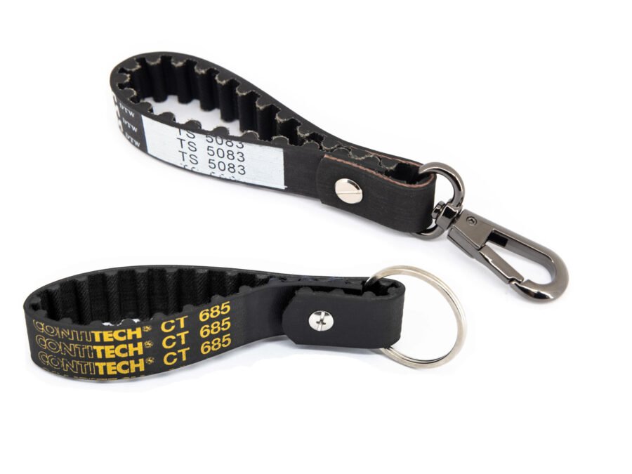 Dvigubas raktų pakabukas iš variklio diržo su žymėjimais