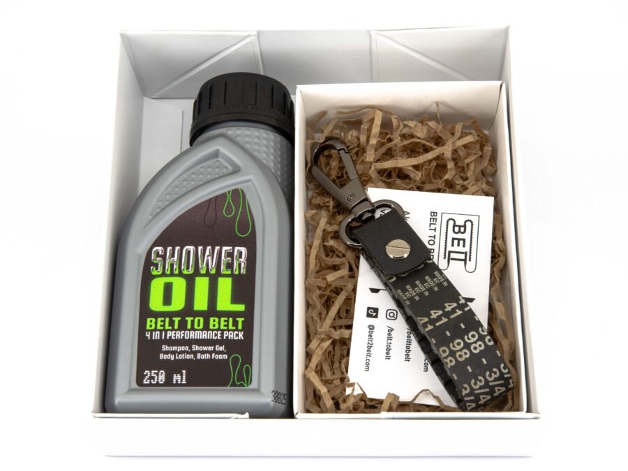 Shower oil and keychain set