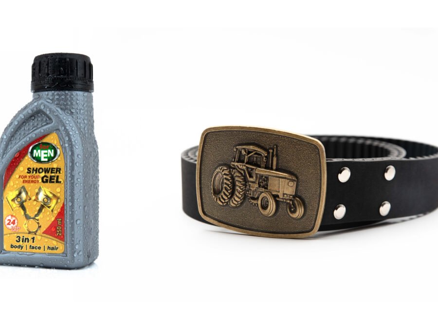 paskirstymo diržas su traktoriaus atvaizdo įspaudžiama sagtimi