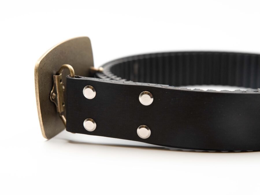 paskirstymo diržas su traktoriaus atvaizdo įspaudžiama sagtimi